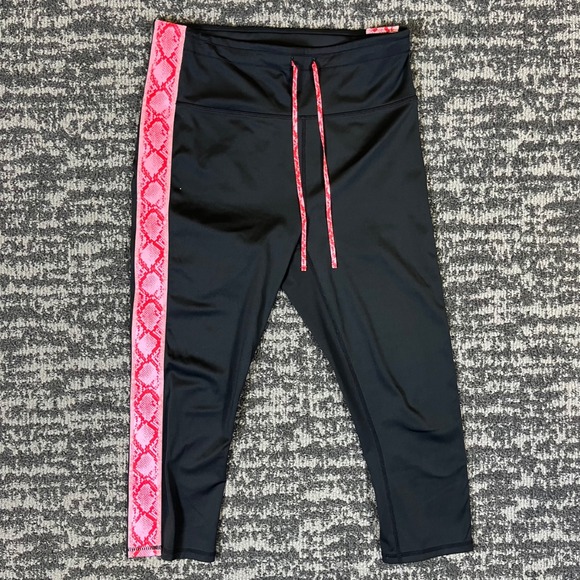 Fabletics Pants - Fabletics Leggings Womens M Snakeskin UltraCool Cropped Athletic Pants